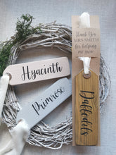 Load image into Gallery viewer, Teachers Gift, wooden flower tag with personalised gift wrap