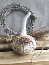 Load image into Gallery viewer, Knitted Pumpkins with long stalks
