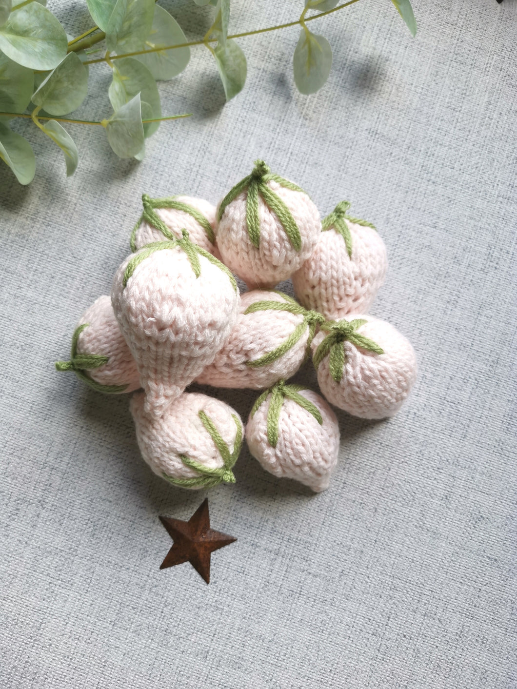 Set of 5 pink knitted strawberries
