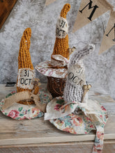 Load image into Gallery viewer, Primitive Witches decorative hats
