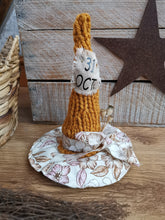 Load image into Gallery viewer, Primitive Witches decorative hats
