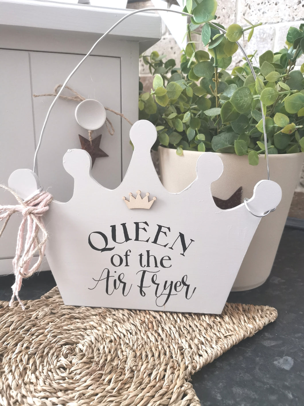 Wooden Crown, hanging sign