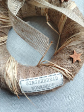 Load image into Gallery viewer, Small hanging wreath - Gingerbread workshop
