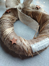 Load image into Gallery viewer, Small hanging wreath - Gingerbread workshop
