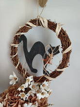 Load image into Gallery viewer, 10&quot; Wreath with wooden Black cat

