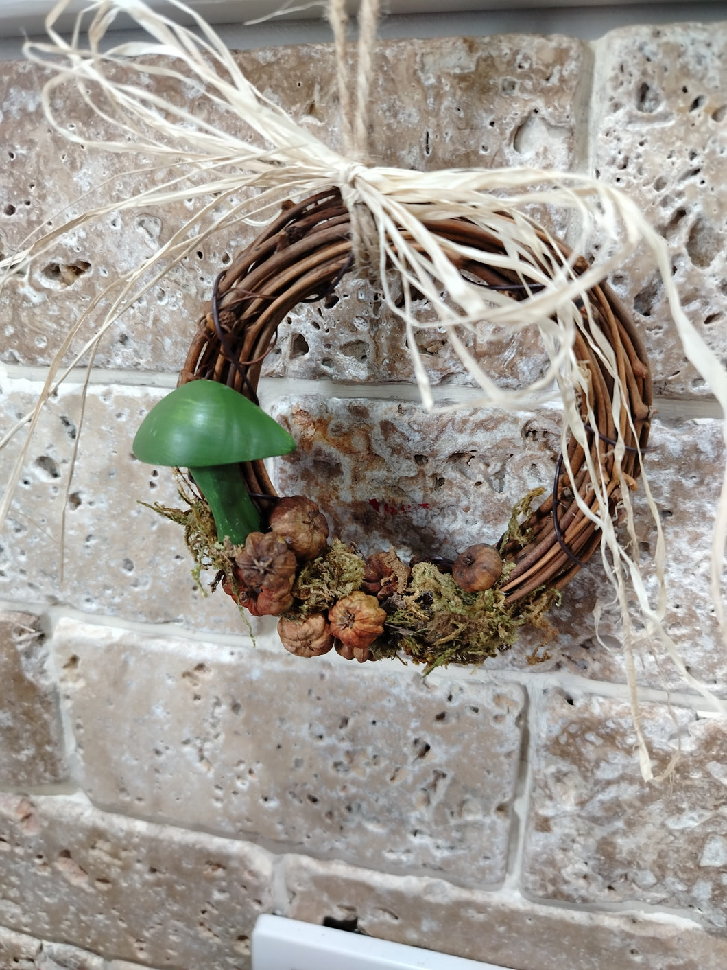 Mini wreath with clay toadstool in Green