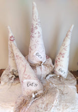 Load image into Gallery viewer, Quilted Witches hat
