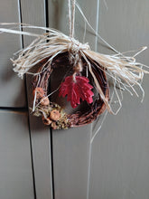 Load image into Gallery viewer, Mini wreath with clay Leaf in Burgundy
