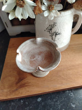 Load image into Gallery viewer, Cute Vintage pottery dish
