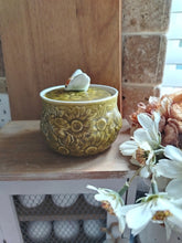 Load image into Gallery viewer, Vintage Bee Honey pot
