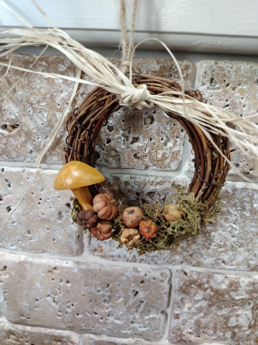 Mini wreath with clay toadstool in mustard