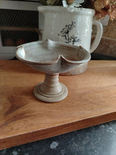 Load image into Gallery viewer, Cute Vintage pottery dish
