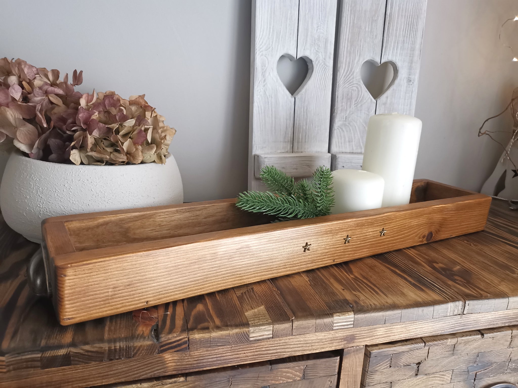 Long table tray outlet