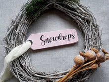 Load image into Gallery viewer, Teachers Gift, wooden flower tag with personalised gift wrap
