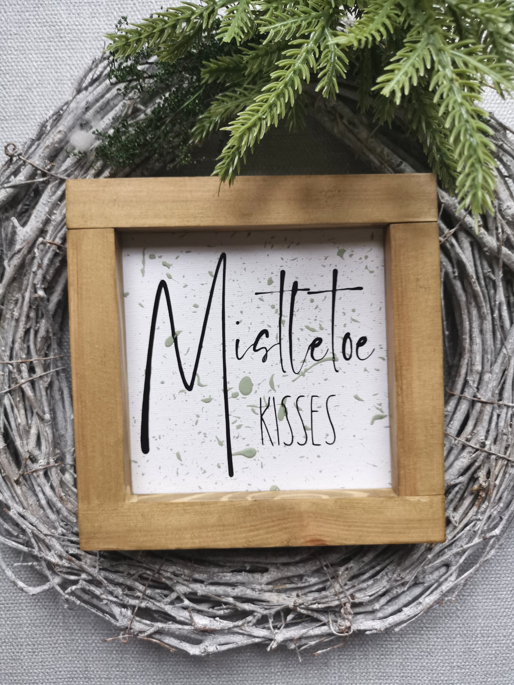 Canvas framed Sign - Mistletoe Kisses